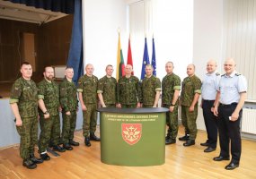Gynybos štabo vyriausiasis puskarininkis išvyksta į naują tarnybos vietą užsienyje - 5