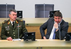 Seimas pritarė V. Rupšio skyrimui kariuomenės vadu - 2