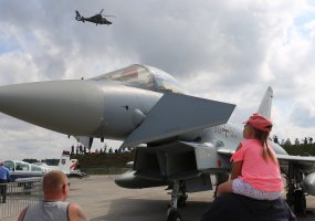 Lietuvos karo aviacijos šimtmetį atšventė dešimtys tūkstančių lankytojų - 1