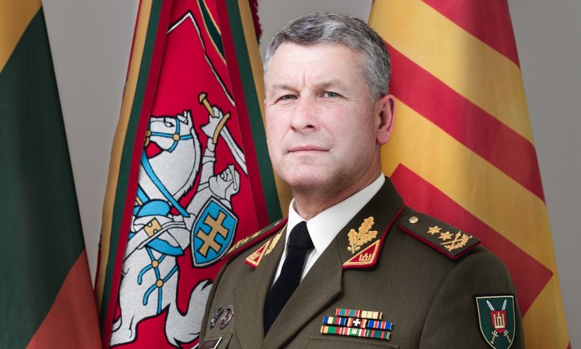 R. Karoblis naujuoju kariuomenės vadu siūlo Sausumos pajėgų vadą gen. mjr. V. Rupšį 