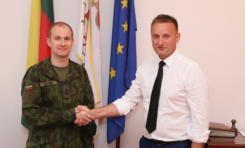 Krašto apsaugos savanorių pajėgų Prisikėlimo apygardos 6-osios rinktinės vadas susitiko su...