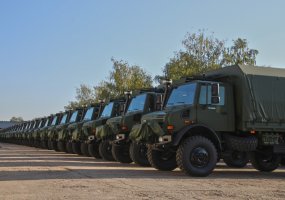 Lietuvos kariuomenei perduota 110 naujų sunkvežimių „Unimog“ - 2