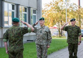 Kariuomenės vadas lankė Klaipėdos įgulos karinius vienetus  - 1