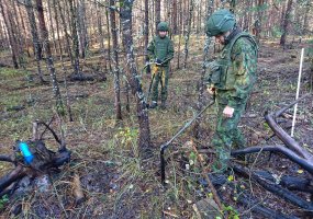 EOD specialists of the Engineer Battalion training at international Exercise Detonator 2019 in... - 4