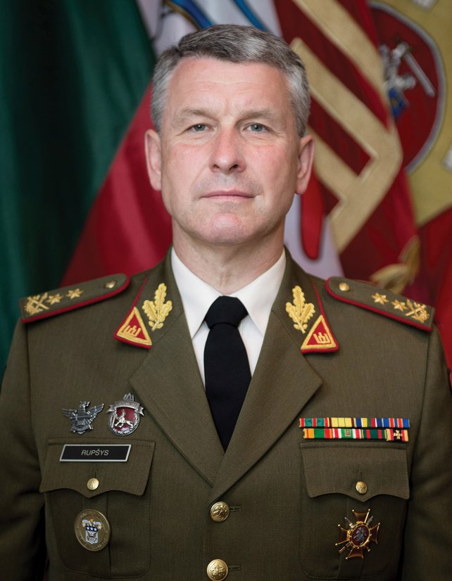 Kariuomenės vadas vyksta į NATO karinio komiteto susitikimą Slovėnijoje 