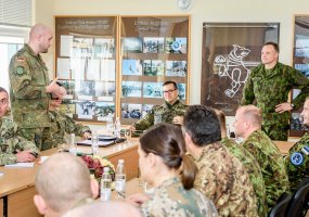 Mechanizuotoje pėstininkų brigadoje „Geležinis Vilkas“ lankėsi Baltijos gynybos koledžo klausytojai - 1