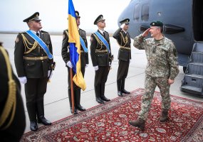 Chief of Defence of Lithuania visiting troops in Ukraine - 1