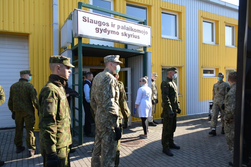 Alytuje aktyvuotos Taikos meto užduočių pajėgos - kariai vykdė gyventojų evakuaciją 