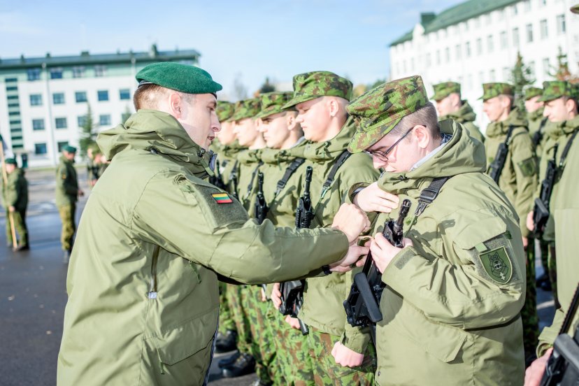 „Saulės mūšio“ rikiuotės aikštėje prisiekė NPPKT kariai