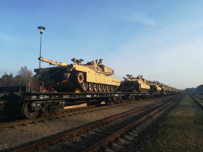  Į Lietuvą atvyksta JAV rotacinių pajėgų karinė technika