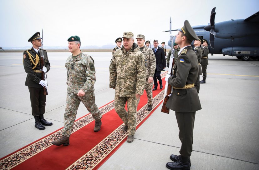 Chief of Defence of Lithuania visiting troops in Ukraine