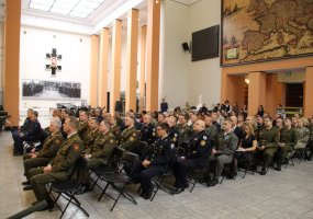 Atidaryta Lietuvos karinėms oro pajėgoms skirta paroda „Liečiantys dangų“ - 2
