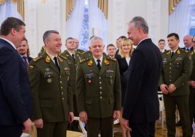 Lietuvos kariuomenės vadui ir Gynybos štabo viršininkui pakelti kariniai laipsniai - 2