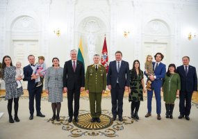 Lietuvos kariuomenės vadui ir Gynybos štabo viršininkui pakelti kariniai laipsniai - 3