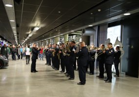 Artėjančios Lietuvos kariuomenės dienos proga – milžiniška Lietuvos trispalvė „Žalgirio“ arenoje - 3