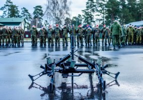 Baigiantis tarnybai Lietuvoje apdovanoti NATO Priešakinių pajėgų kovinės grupės kariai  - 5