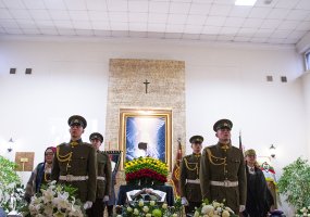Lietuvos kariuomenės vadovybė ir kariai laidotuvėse pagerbė Lietuvos partizano atminimą - 4