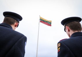 Sausio 1-ją, Lietuvos vėliavos dieną, Gedimino  pilies bokšte trispalvę iškels Garbės sargybos... - 1