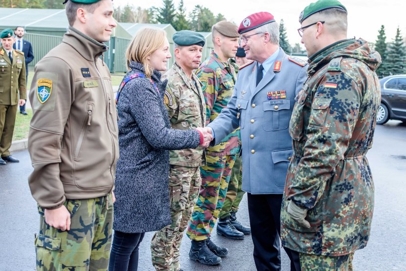 NATO kariai Jonavoje dovanojo kraują ir rinko lėšas labdarai
