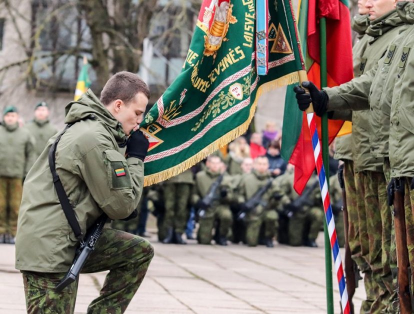Artėjant gražiausioms metų šventėms Lietuvos kariuomenės daliniuose ištarti priesaikos žodžiai