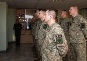 Apdovanoti iš mokomosios misijos Ukrainoje grįžę Lietuvos kariai  - 2