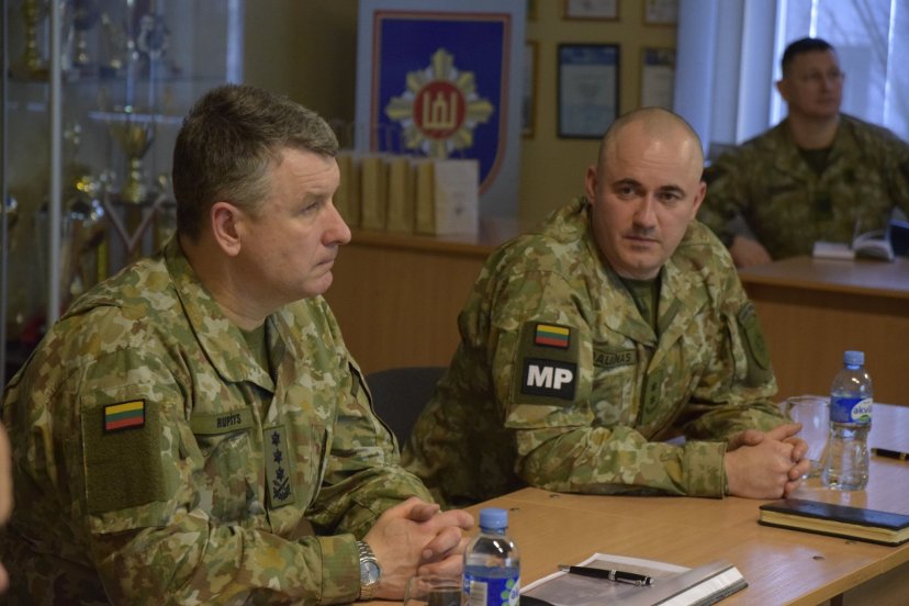 Gen. ltn. Valdemaras Rupšys lankėsi Karo policijos štabe 
