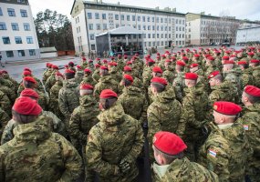 Tarnybą pradeda 7-oji NATO priešakinių pajėgų bataliono kovinė grupė - 3
