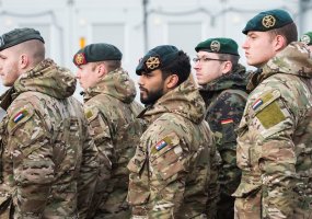 Tarnybą pradeda 7-oji NATO priešakinių pajėgų bataliono kovinė grupė - 5