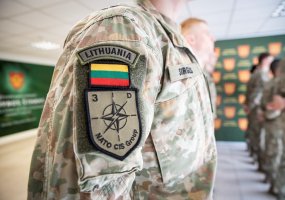 Gynybos štabe apdovanoti iš Irako grįžę Lietuvos kariai - 1