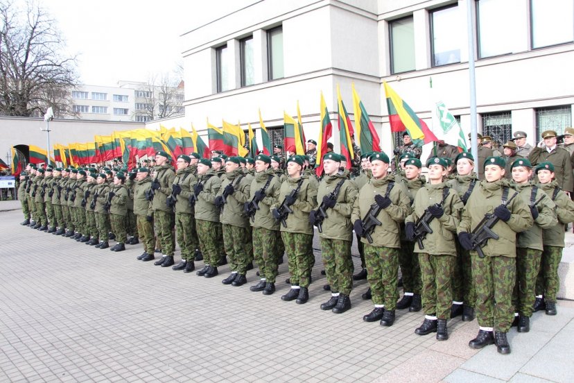 Kaune Lietuvai prisiekė 61 jaunesniųjų karininkų vadų mokymų klausytojas