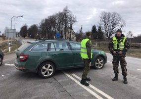 Lietuvos kariuomenėje taikomos viruso plitimo prevencijos priemonės, kariai padeda civilinėms... - 2
