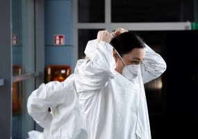 24 valandos oro uoste: tarnyba su baltais kostiumais - 4