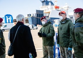 Krašto apsaugos savanorių pajėgų vadas aplankė Taikos meto užduotis vykdančius karius - 3