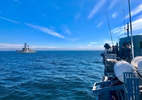 Navy traditions: Lithuanian and U.S. warships rendered passing honours to each other - 1