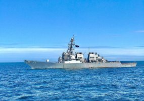 Navy traditions: Lithuanian and U.S. warships rendered passing honours to each other - 2