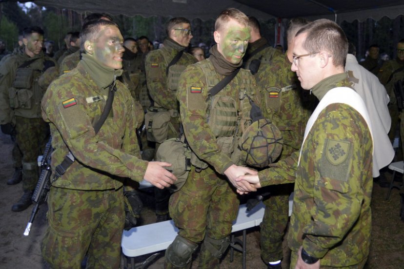 Kodėl diakonas vyr. srž. Audrius Jesinskas karantiną leidžia kartu su NPPKT kariais?