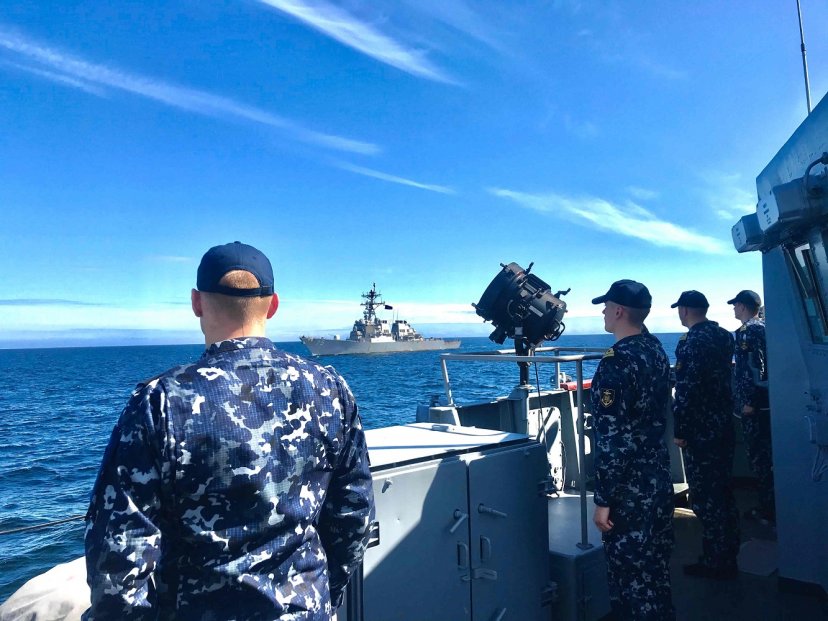 Navy traditions: Lithuanian and U.S. warships rendered passing honours to each other