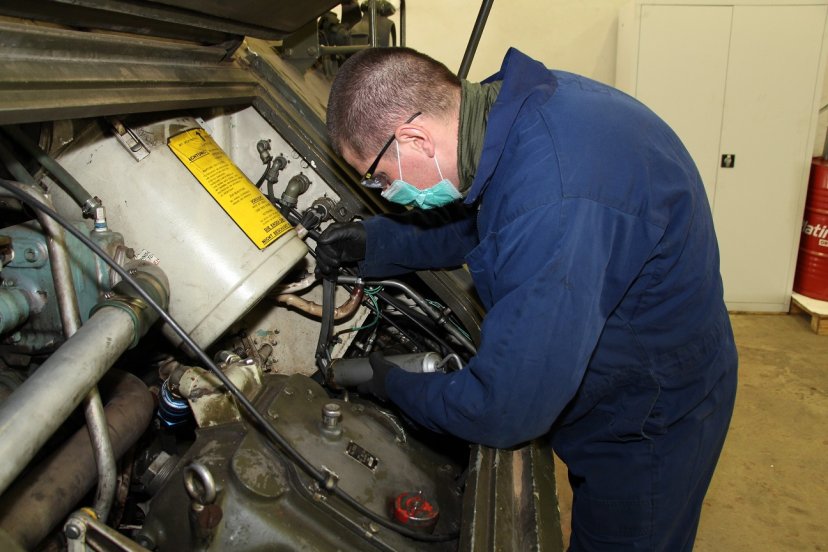 M113 mechaniko kurse kariai tobulino remonto įgūdžius