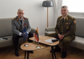 Kariuomenės vadas padėkojo NATO Jungtinei pajėgų vadavietei už aktyvų rūpinimąsi Lietuvos gynyba  - 4