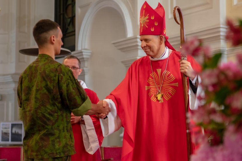 Jauniesiems inžinieriams suteiktas krikščioniškos brandos ženklas