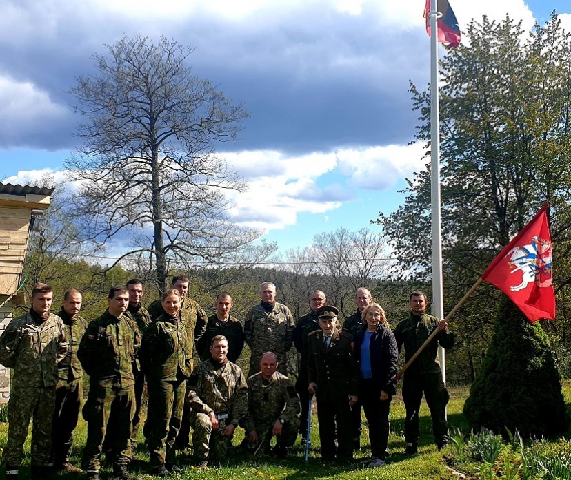 Kariai padėjo sutvarkyti partizanų vadavietės Kasčiūnų kaime aplinką