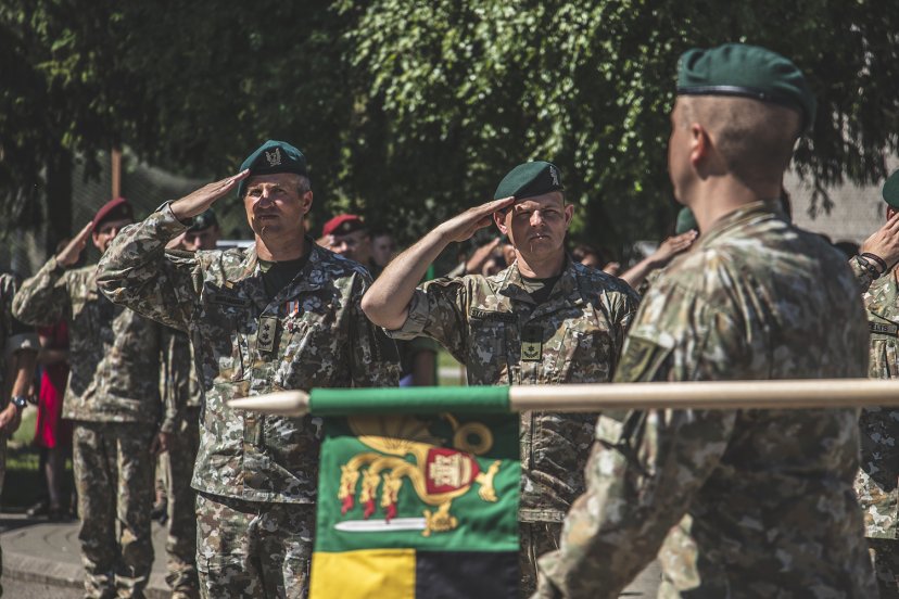 Klaipėdoje - Dragūnų bataliono vadų pasikeitimo ceremonija  ir šauktinių išlydėtuvės į atsargą