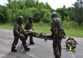 Karo medicinos tarnybos rezervo kariai pratybose atnaujino nukentėjusiųjų nuo cheminių,... - 3