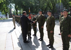 Lietuvos kariuomenės rezervo karininkų gretas papildė 74 leitenantai - 1