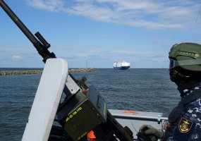 Lithuanian Armed Forces escorted U.S. vessel - 2