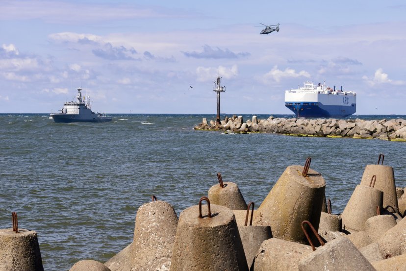 Lithuanian Armed Forces escorted U.S. vessel