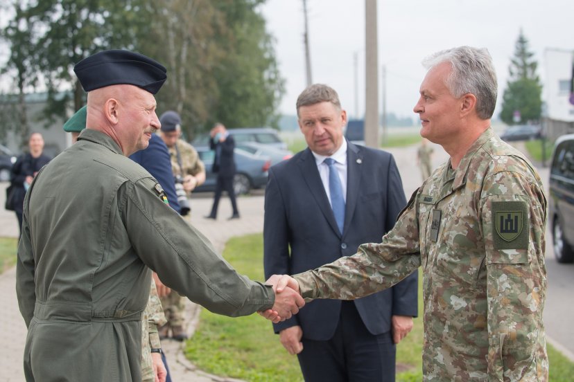 Karinių oro pajėgų Aviacijos bazėje lankėsi Lietuvos Respublikos Prezidentas