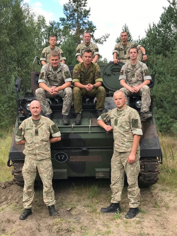 Pirmąsyk surengtas šarvuočio M577 mechaniko kursas