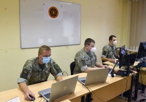 Lietuvos kariuomenės kibernetinio saugumo pratybose „Gintarinė migla 2020“ treniruojamasi... - 4