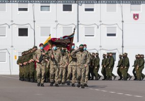 Lietuvai iškilmingai prisiekė 60 karių savanorių - 1